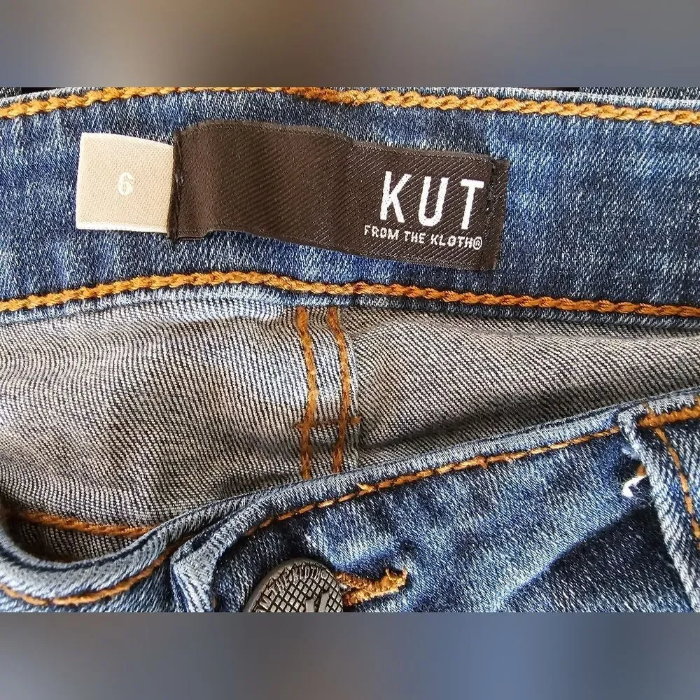Kut from the Kloth "Connie Ankle Skinny" w/manufacturers distressed marks, size6 - Picture 9 of 10